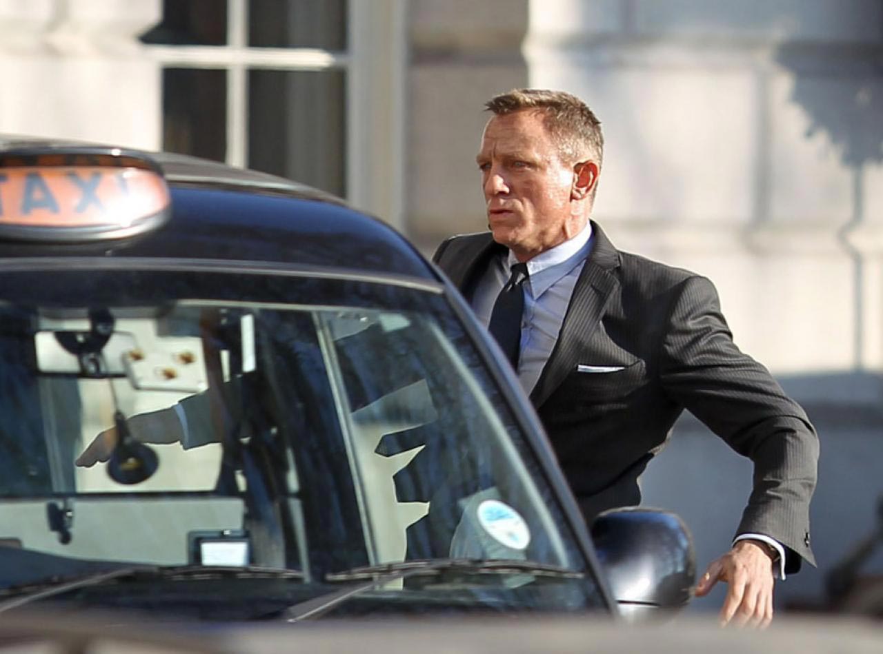 Daniel Craig Skyfall Set - HD Wallpaper 
