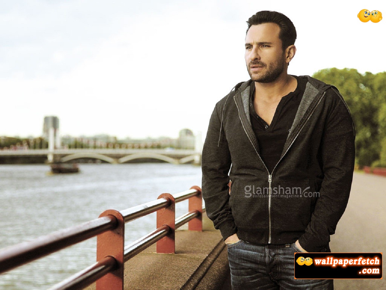 Saif Ali Khan Travelling - HD Wallpaper 