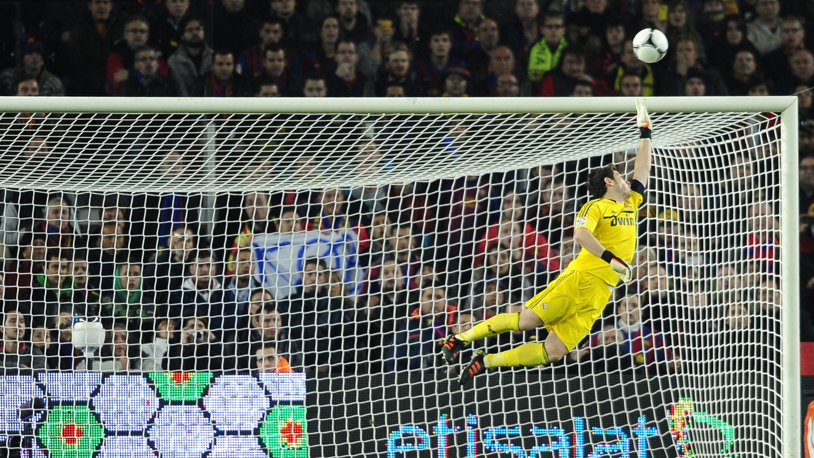 Wallpaper Iker Casillas, Real Madrid, La Liga, Save - Copenhagen Central Station - HD Wallpaper 