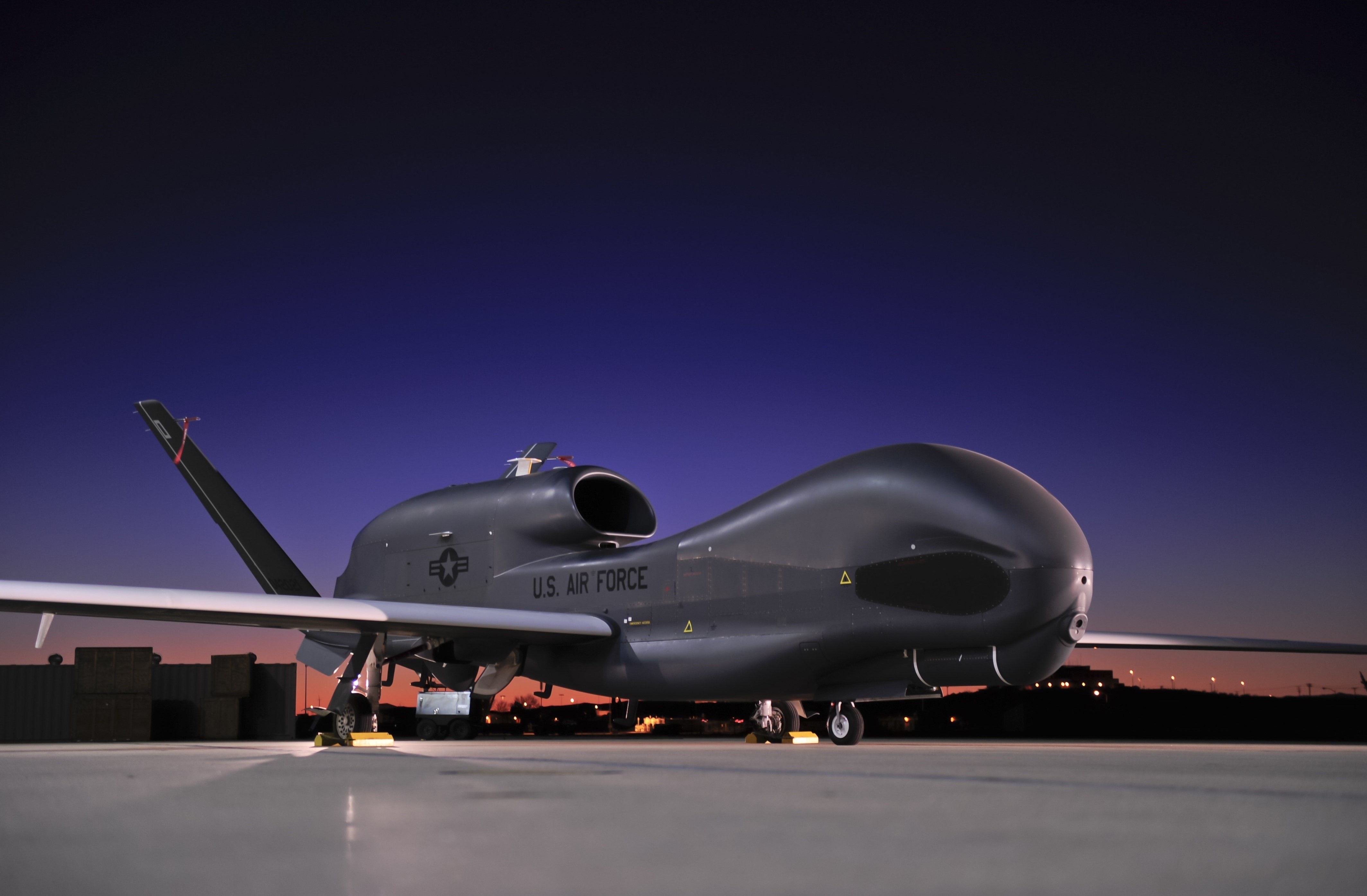 Rq 4 Global Hawk - HD Wallpaper 