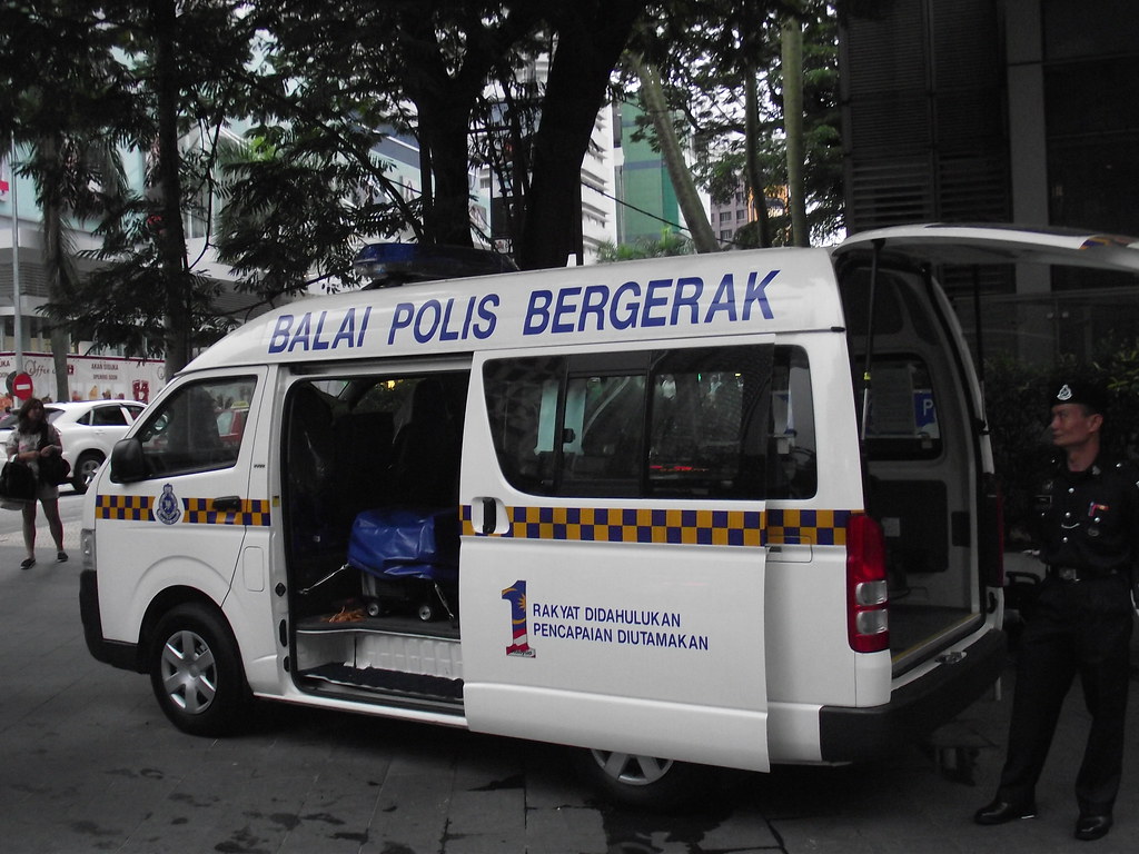 Compact Van - HD Wallpaper 