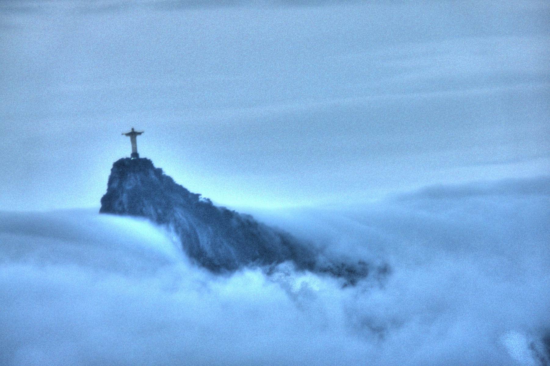 Cristo Redentor At Corcovado, Brazil, April - Cristo Redentor - HD Wallpaper 