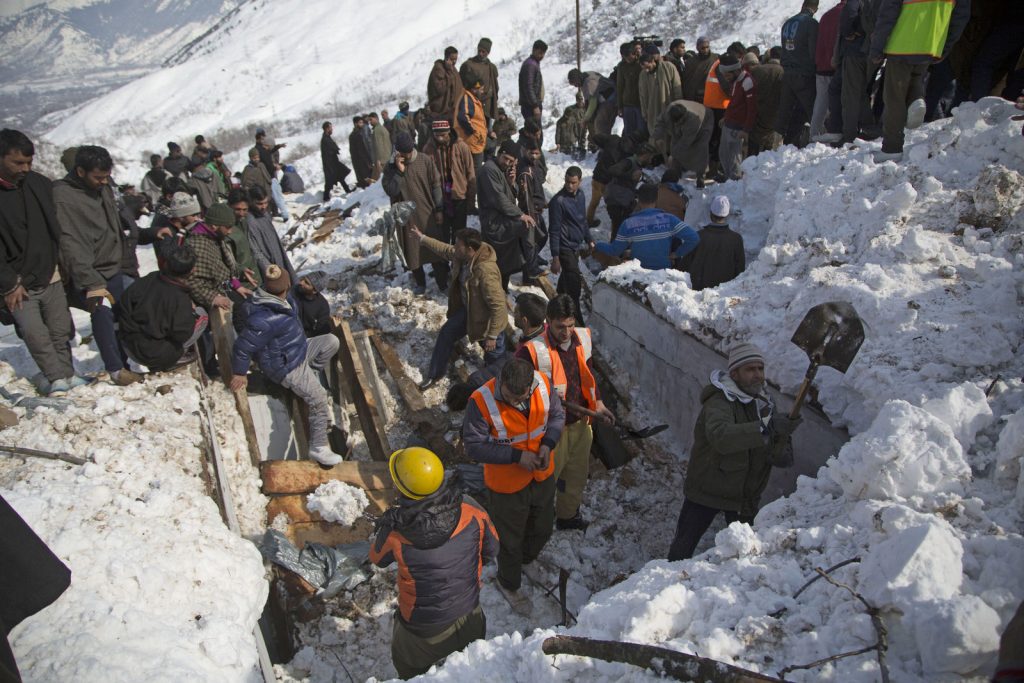 Mountaineering - HD Wallpaper 