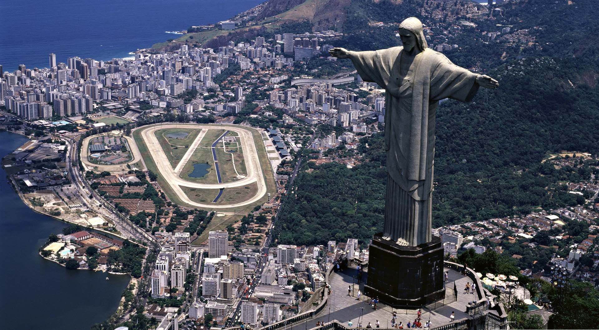 Cristo Redentor Wallpaper - Brazil Sao Paulo Tourist Attractions - HD Wallpaper 