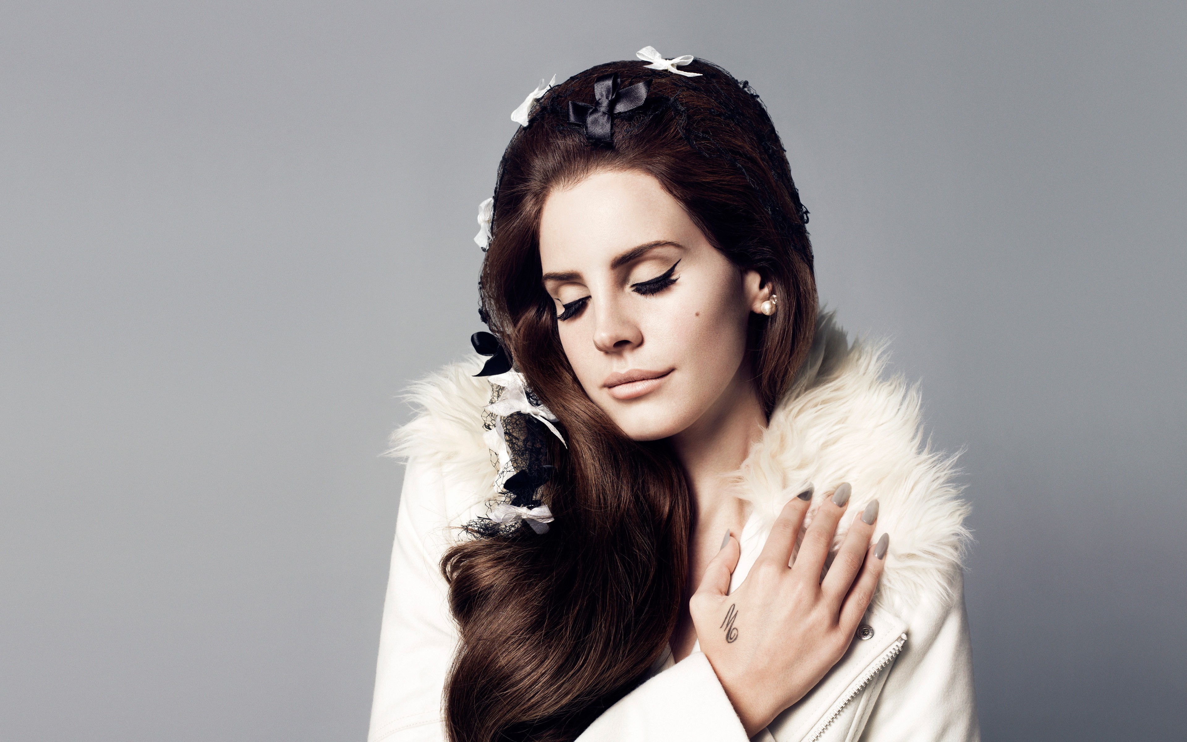 Lana Del Rey Closed Eyes - HD Wallpaper 