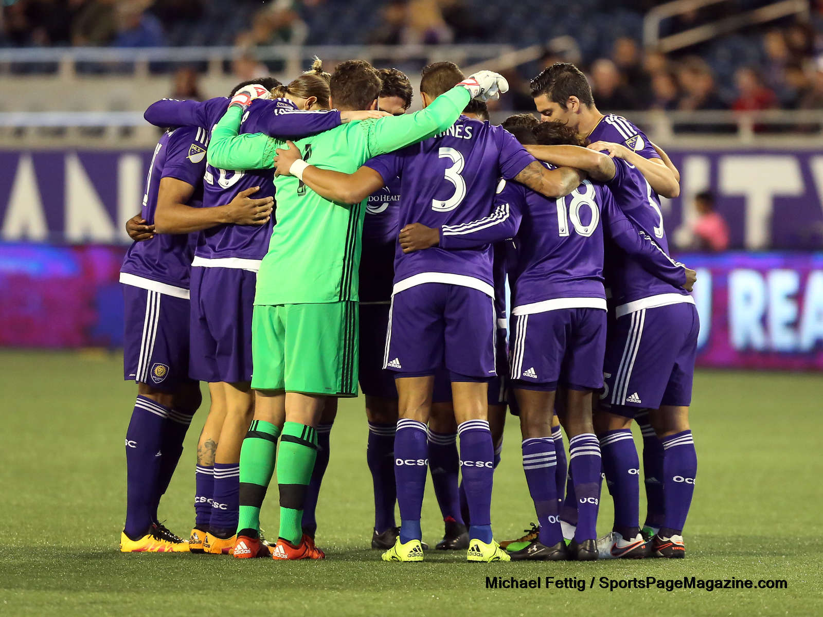 Huddle - HD Wallpaper 