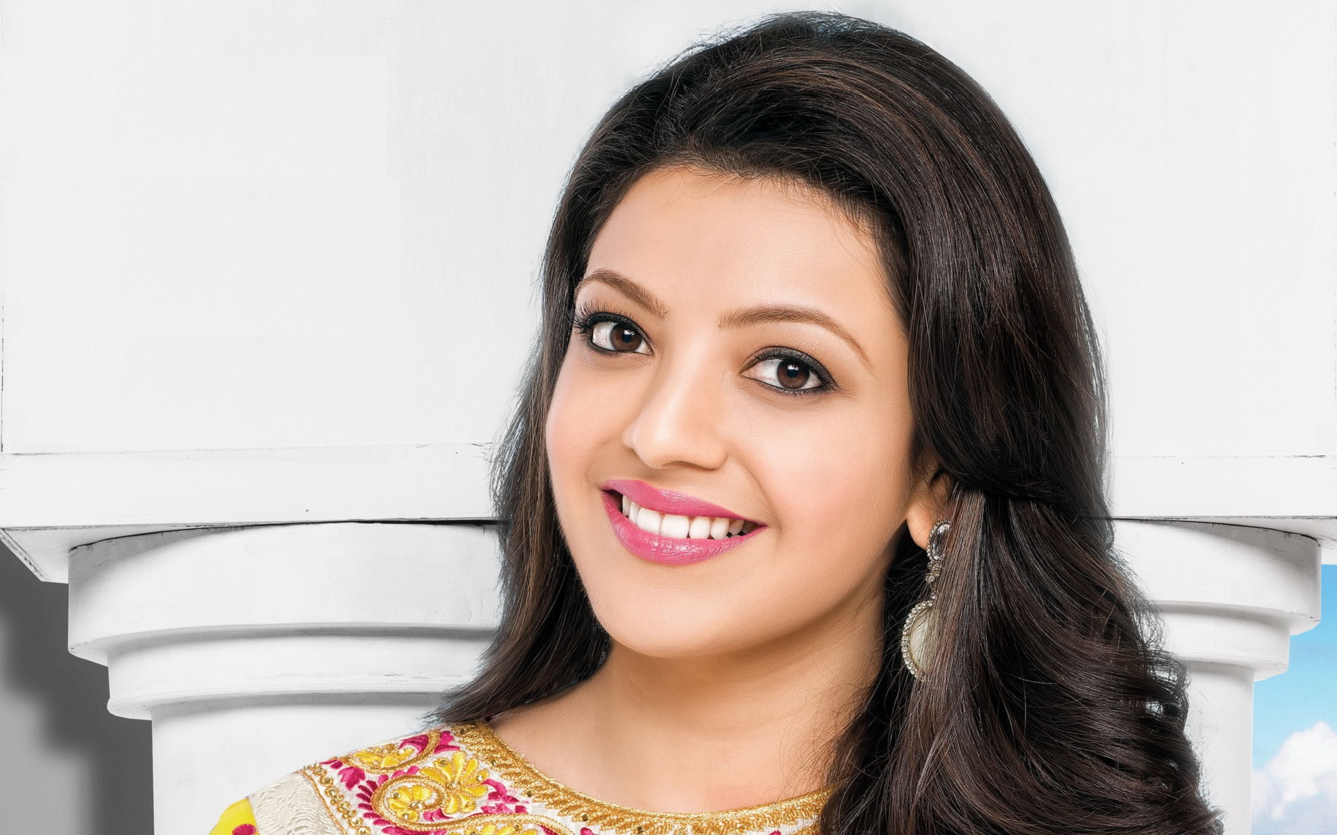 Beautiful Kajal Agarwal Hd - HD Wallpaper 