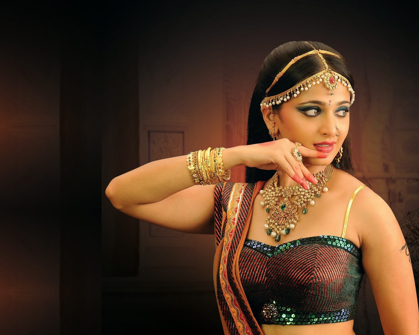 Anushka Shetty In Serial Jodha Akbar Hd Wallpapers - Anushka In Chandramukhi 2 - HD Wallpaper 