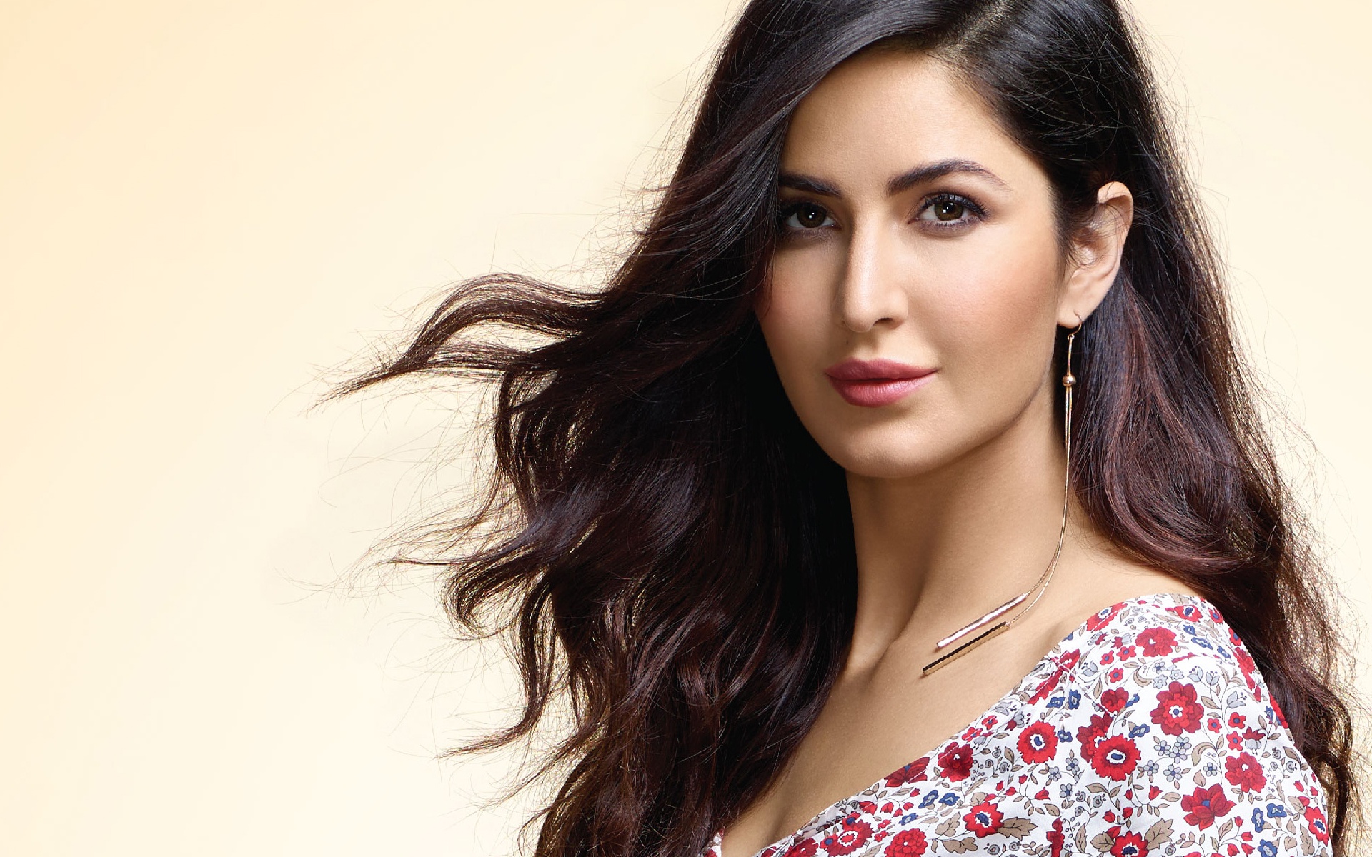 Mobile Wallpaper Katrina Kaif - HD Wallpaper 
