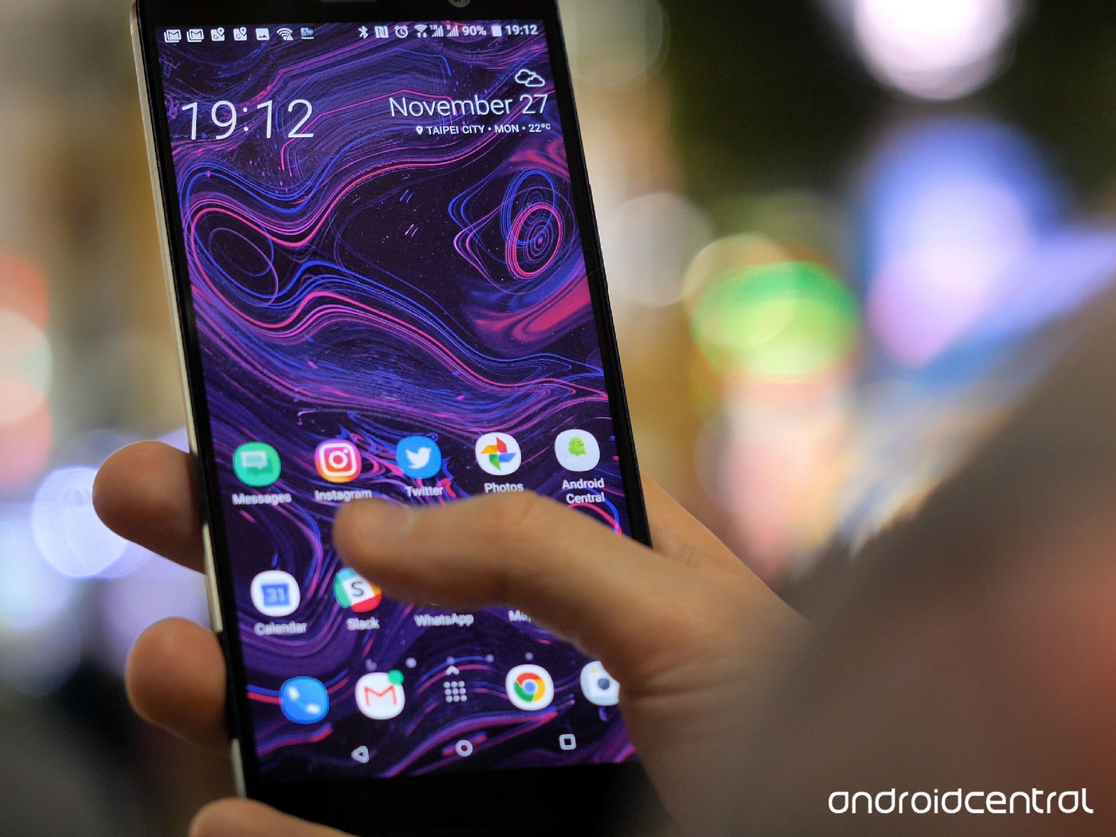 Htc U11+ Hands - HD Wallpaper 