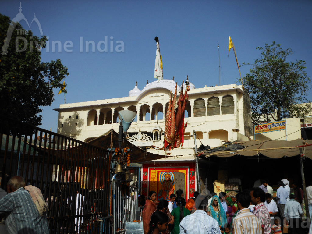 Other View Of Khatu Shyam Temple - Khatu Shyam Ji Timing - HD Wallpaper 