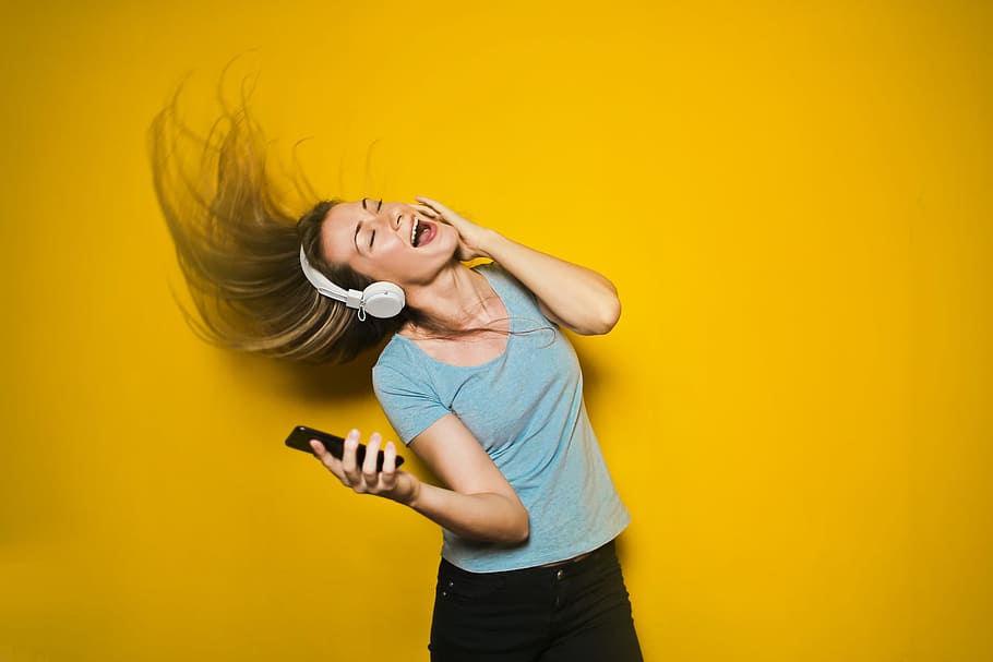 Excited Woman Dancing And Listening Music With Headphones - Hd For Music Lover - HD Wallpaper 