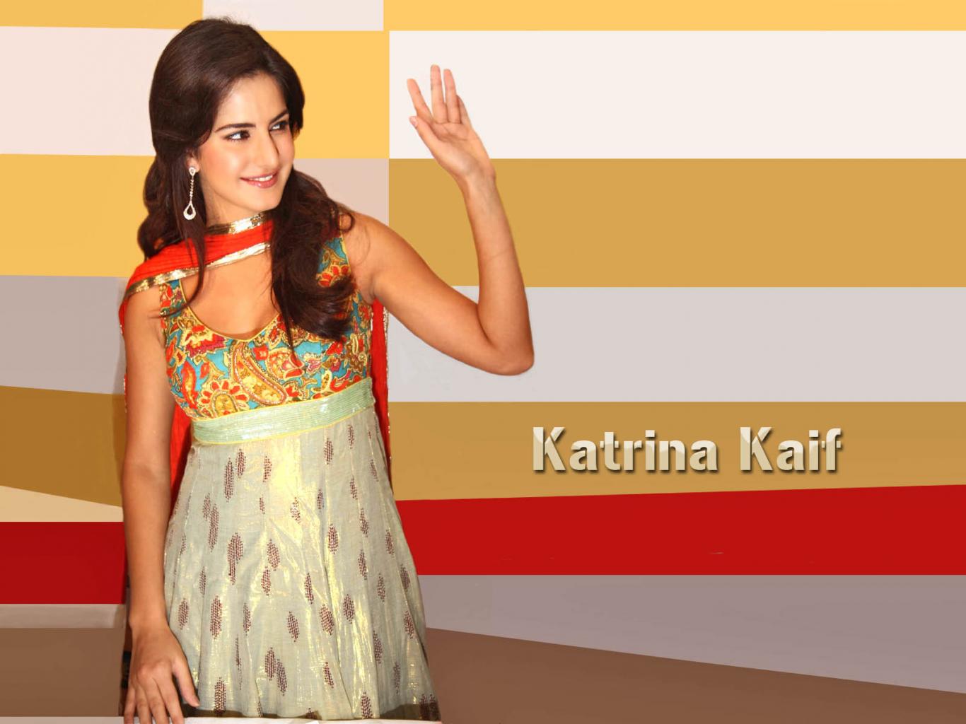 Katrina Kaif In Salwar Suit - HD Wallpaper 