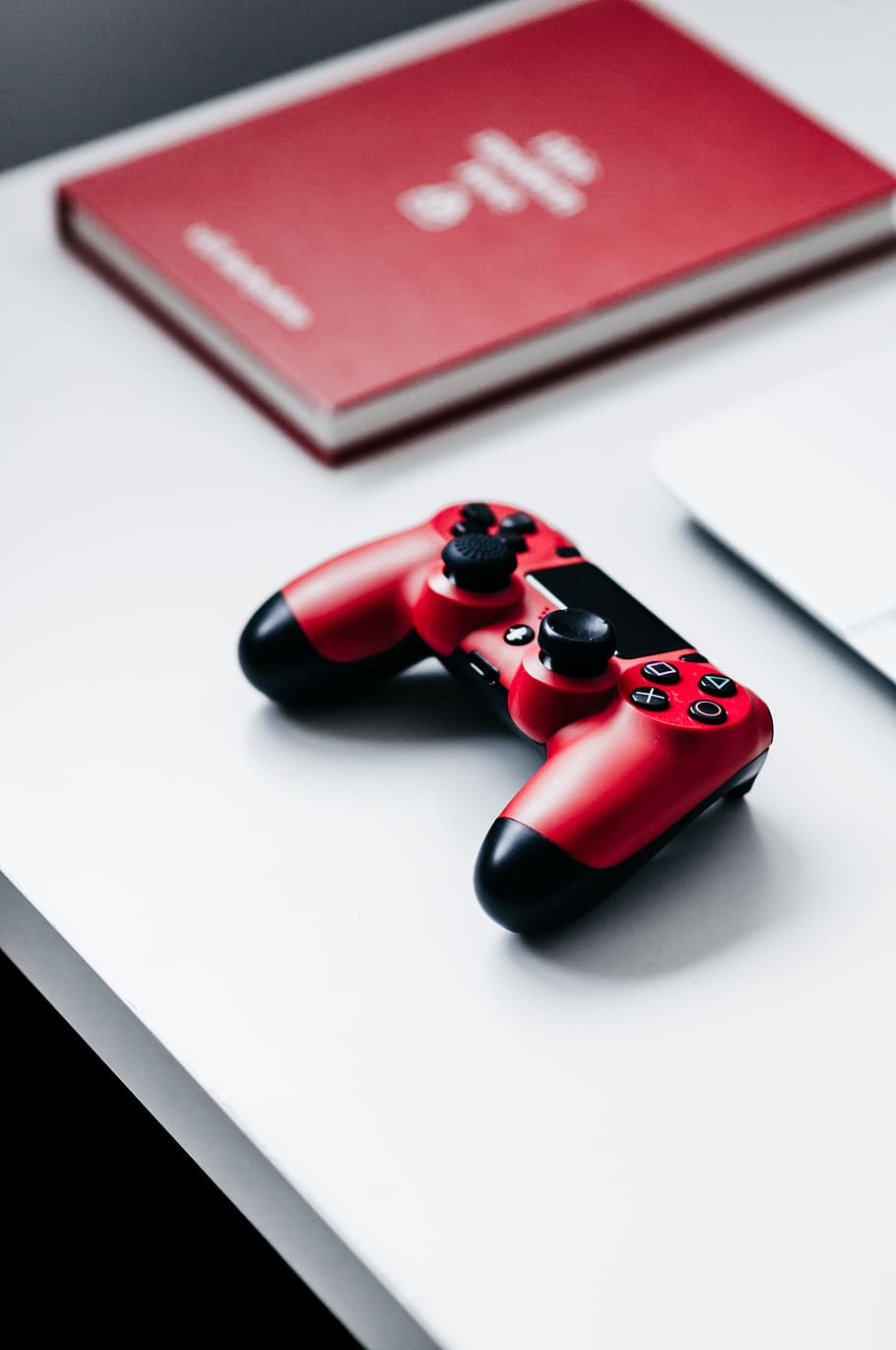Playstation 4, Gaming, Desk, Book, Red, Controller, - Controller On A Desk - HD Wallpaper 