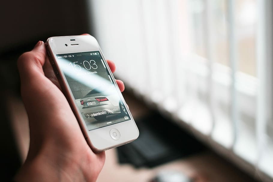 Iphone 4s White In Hand, Hands, Home, Mobile, Windows, - Iphone 4s In Hand - HD Wallpaper 