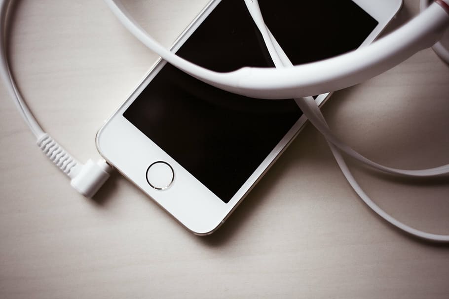 Device, Earbuds, Earphones, Electronics, Iphone, Iphone - Still Life Photography Hi Tech - HD Wallpaper 