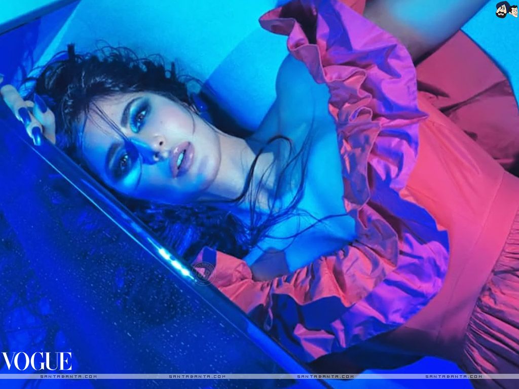 Vogue - HD Wallpaper 