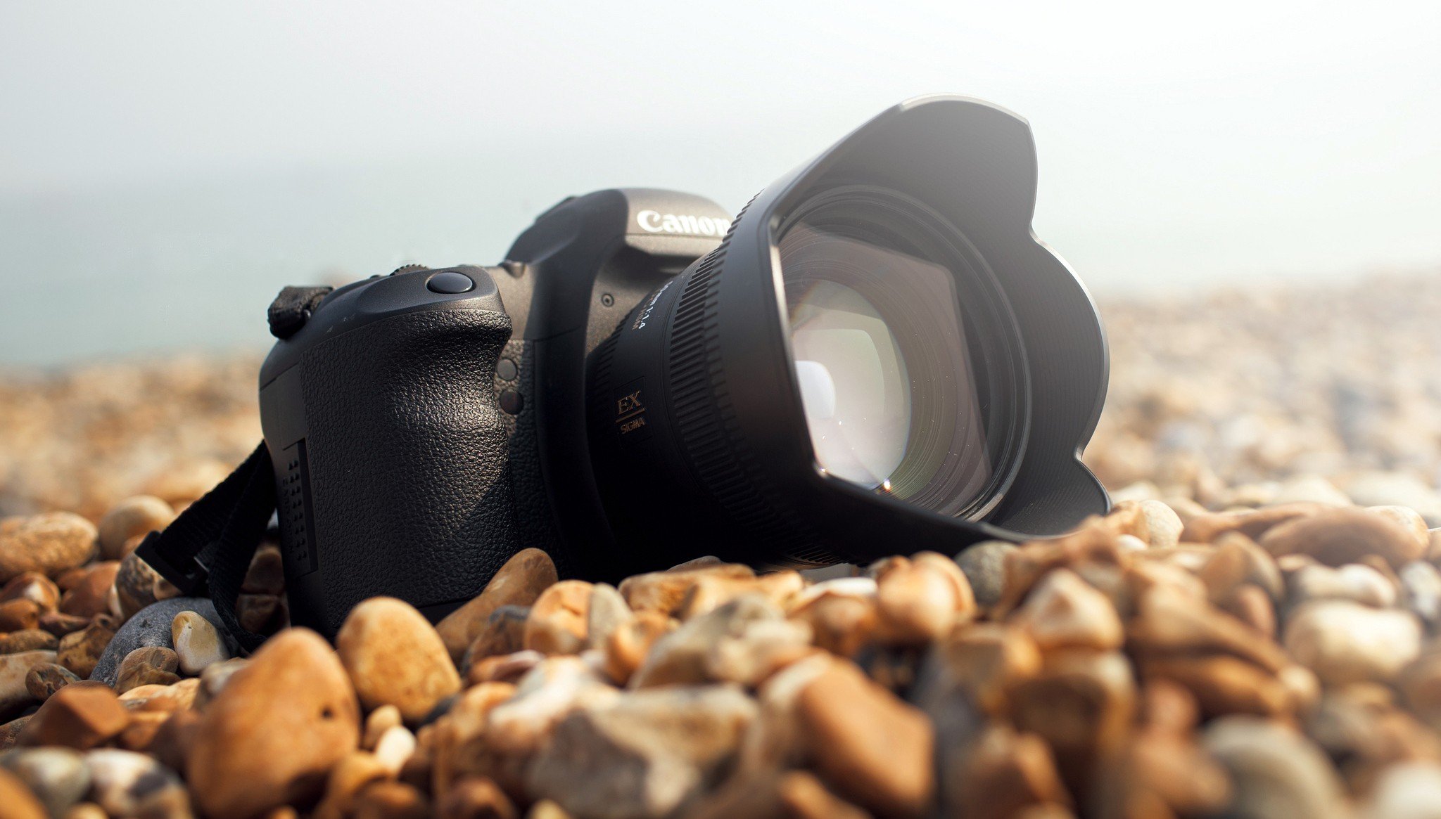Canon Camera On Beach - HD Wallpaper 