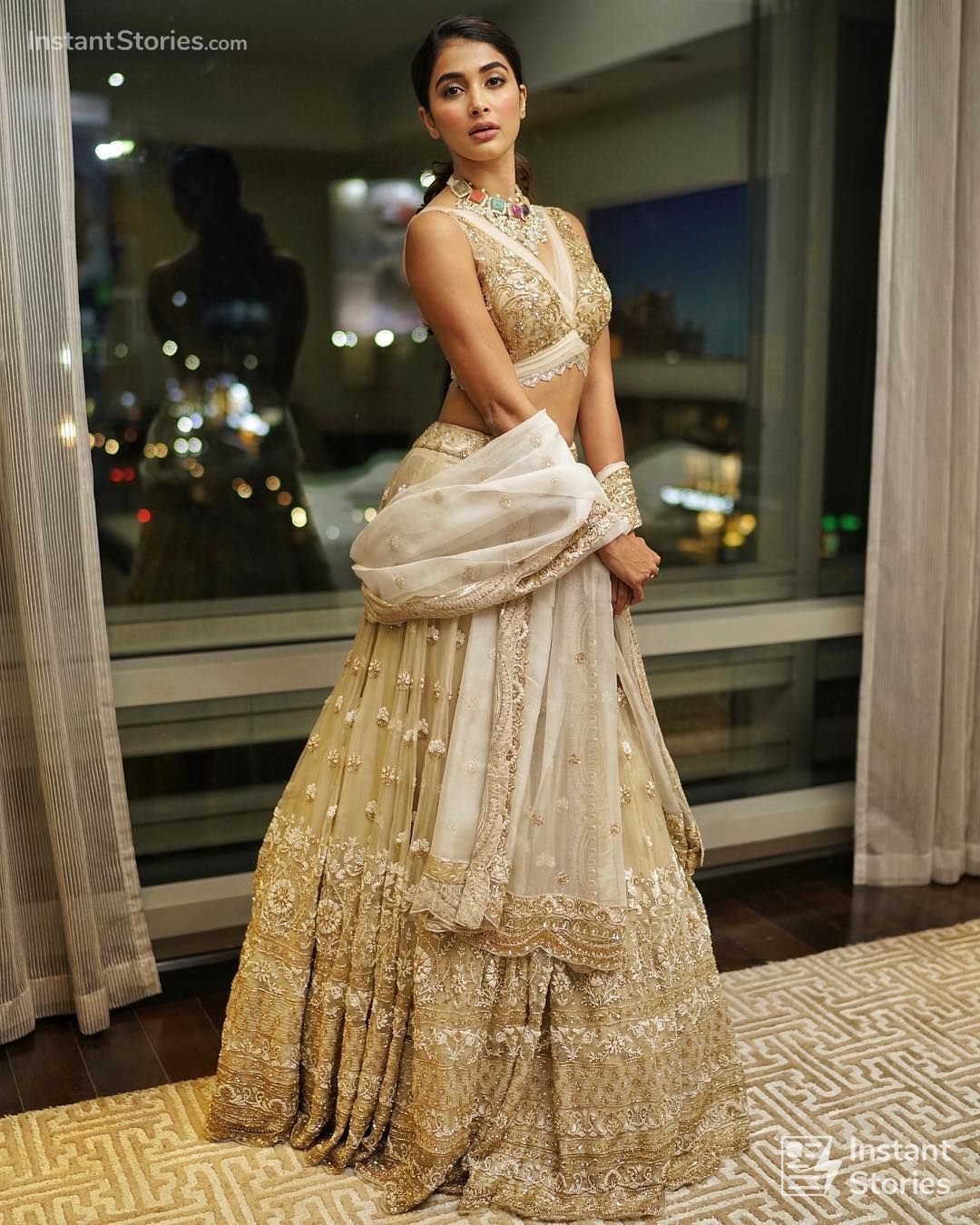 Pooja Hegde Latest Hot Hd Photos/wallpapers (4810) - Sleeveless Blouse Designs For Lehenga - HD Wallpaper 