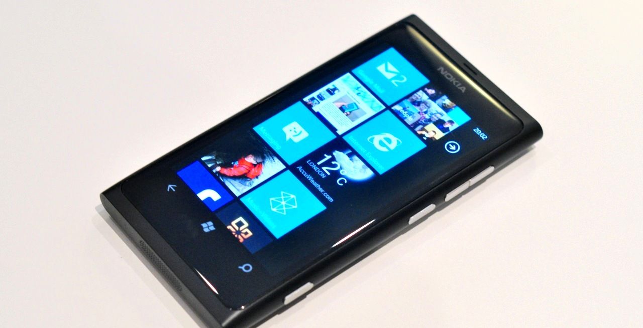 Nokia Lumia 800 Review - HD Wallpaper 