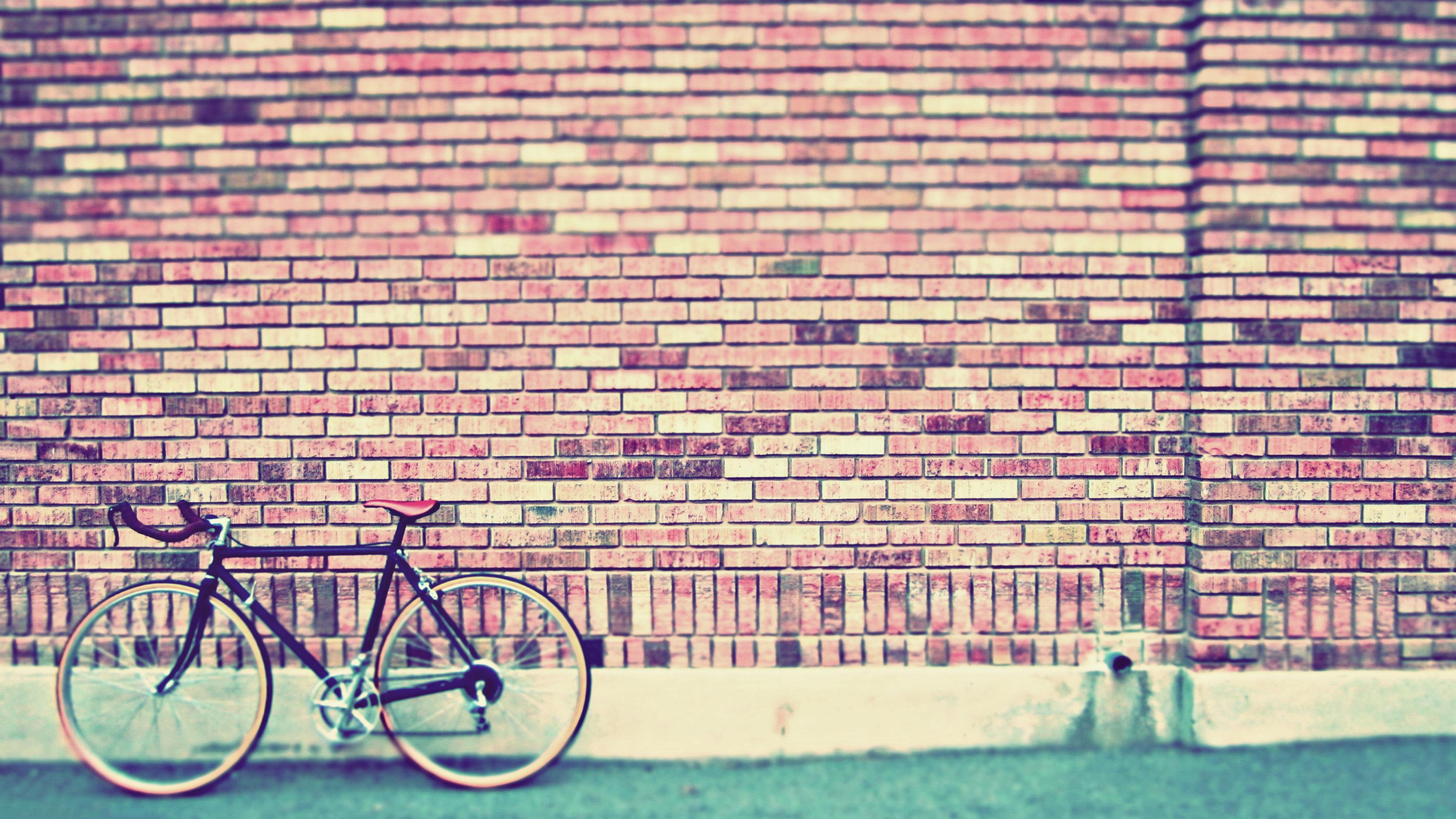 Retro Bike On Wall Wallpapers Hd / Desktop And Mobile - Vintage Desktop Backgrounds - HD Wallpaper 