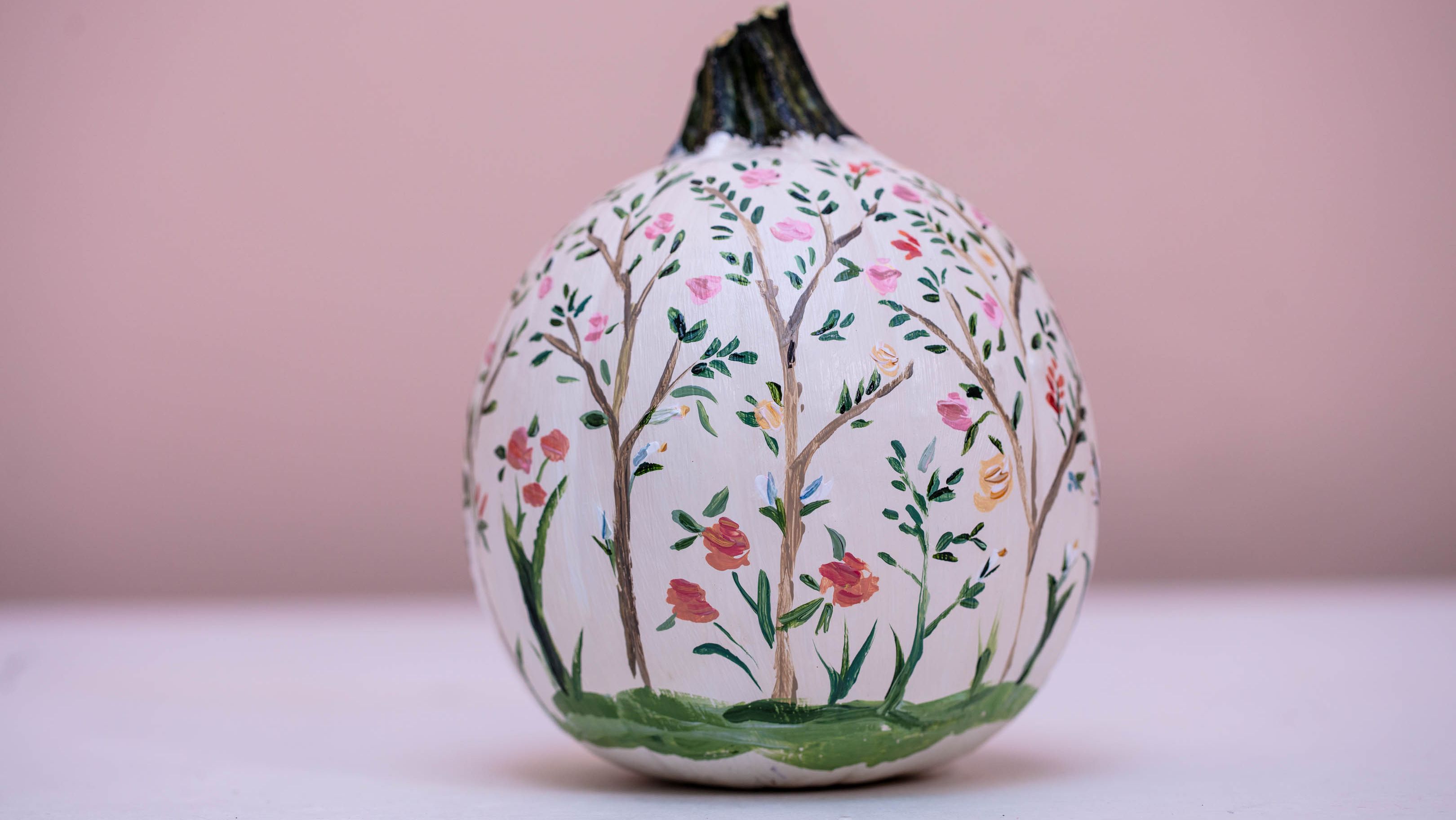 A Vase Sitting On A Table - Ceramic - HD Wallpaper 