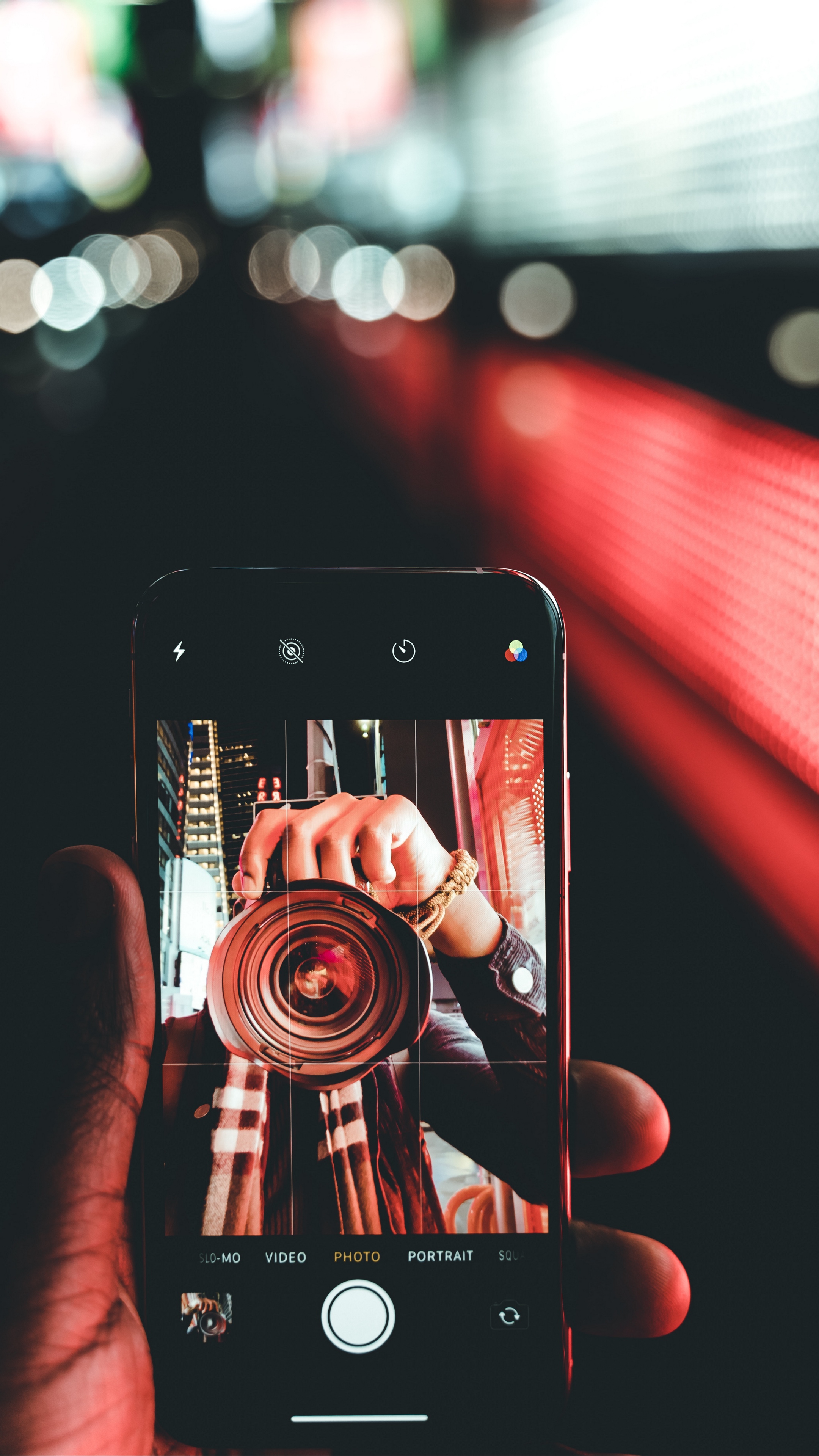 Wallpaper Phone, Hand, Photo, Focus, Blur, Bokeh - Blur Bokeh Wallpapers Iphone - HD Wallpaper 