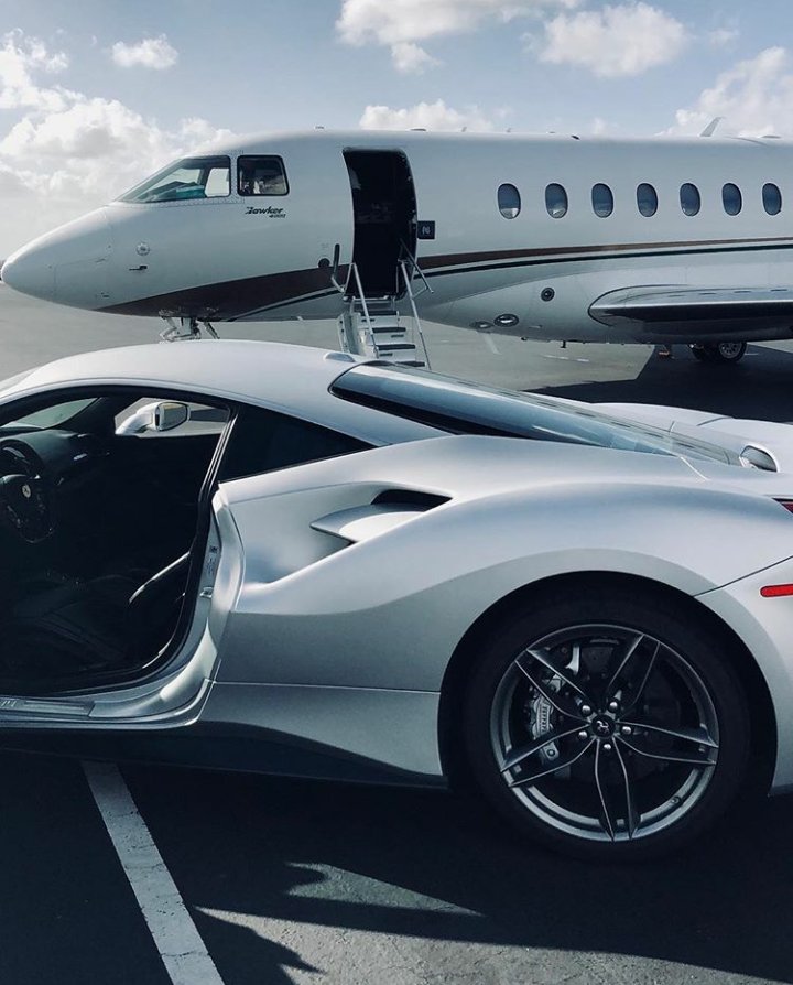 Millionaire Lifestyle Wallpaper Iphone - HD Wallpaper 