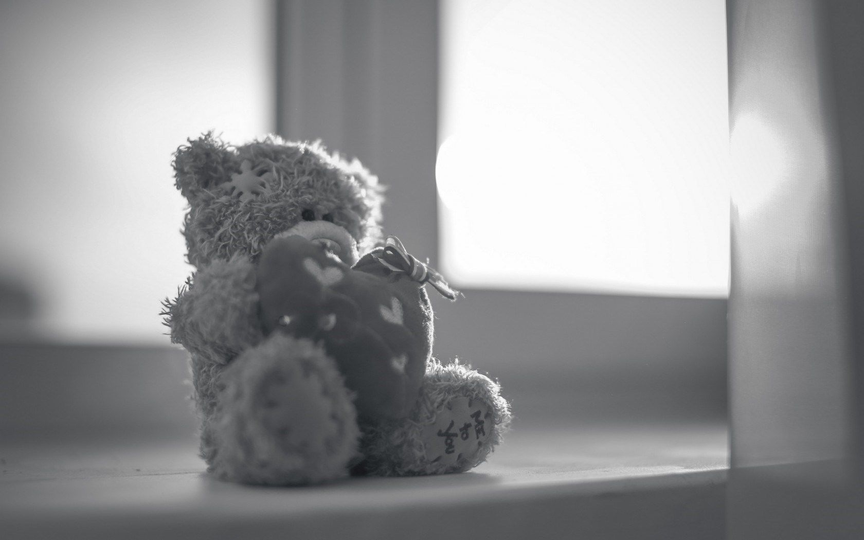 Me To You Bear Wallpaper - Sad Teddy Bear Hd - HD Wallpaper 