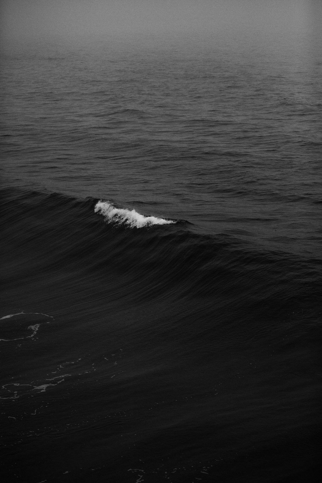 Black And White Sea - HD Wallpaper 