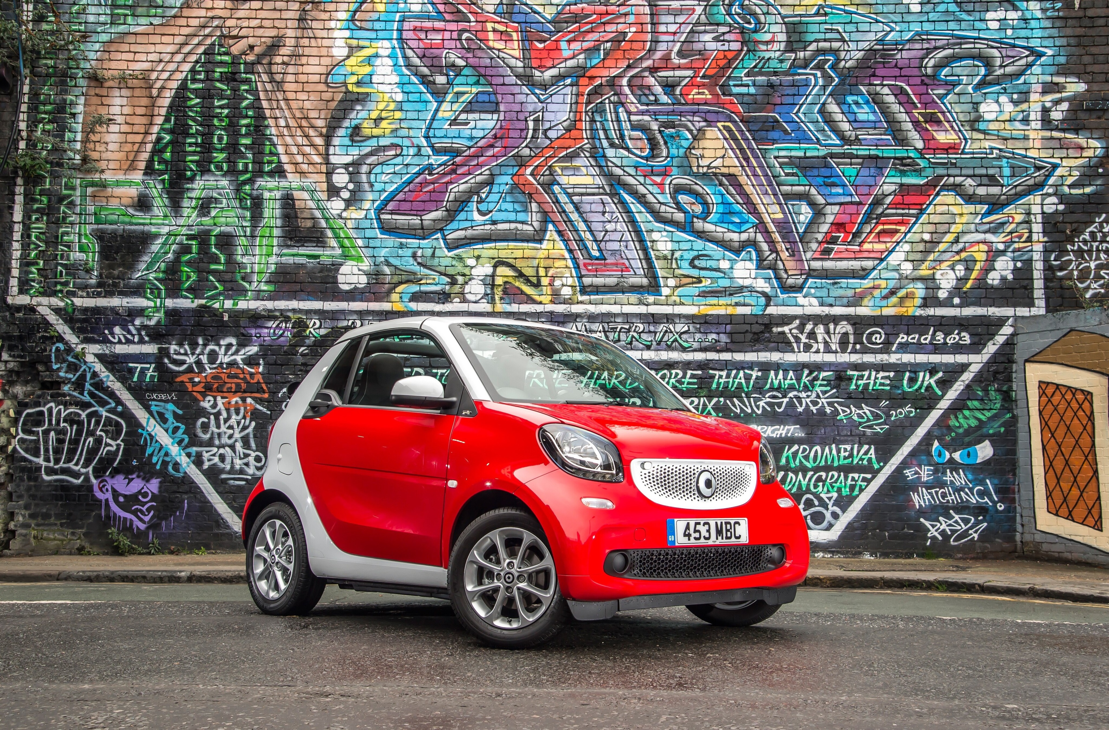 Smart Cars Smaller Still In 2016 - HD Wallpaper 