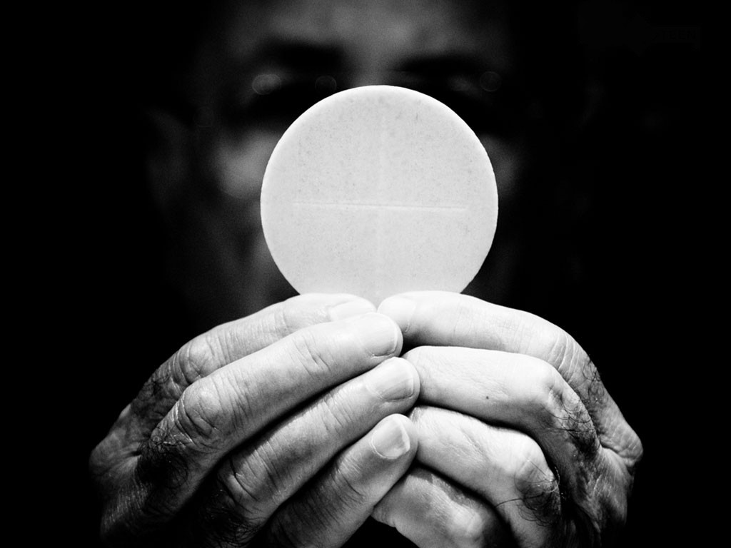 Hands Holding Body Of Christ - HD Wallpaper 