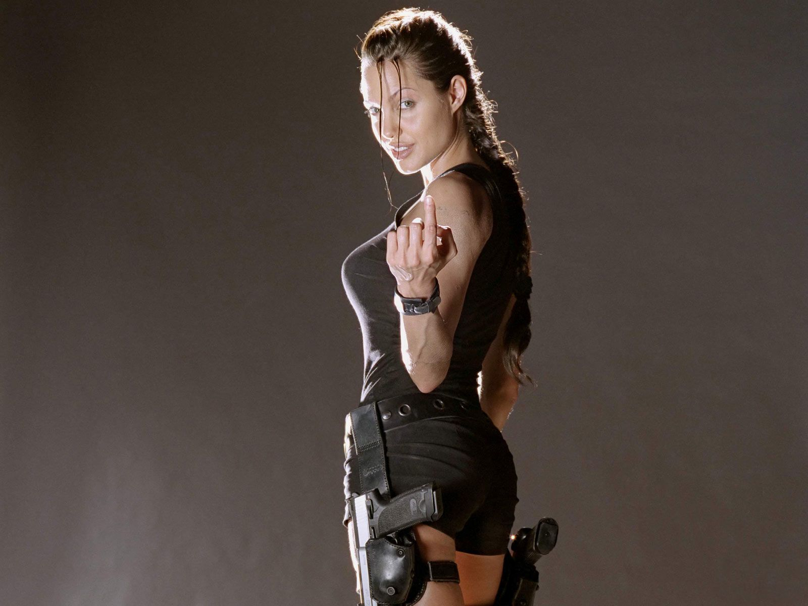 Angelina Jolie As Lara Croft Hd Wallpaper - Angelina Jolie 2001 Tomb Raider - HD Wallpaper 