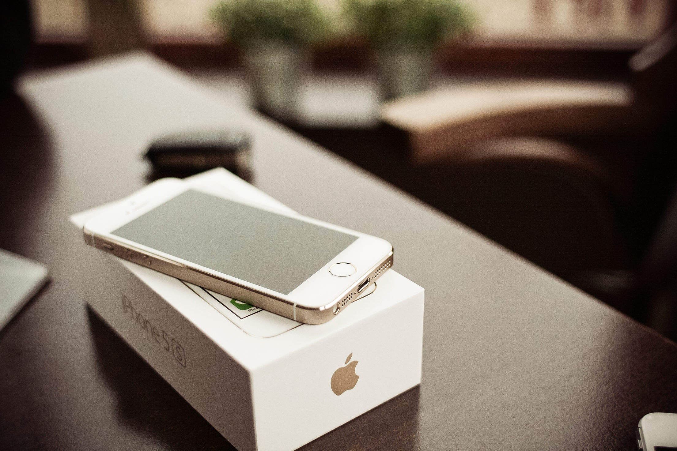 Download Iphone 5s Gold With A Box Free Stock Photo Iphone 5s Images Download 2210x1473 Wallpaper Teahub Io Download Iphone 5s Gold With A Box Free Stock Photo Iphone 5s Images Download 2210x1473 Wallpaper Teahub Io