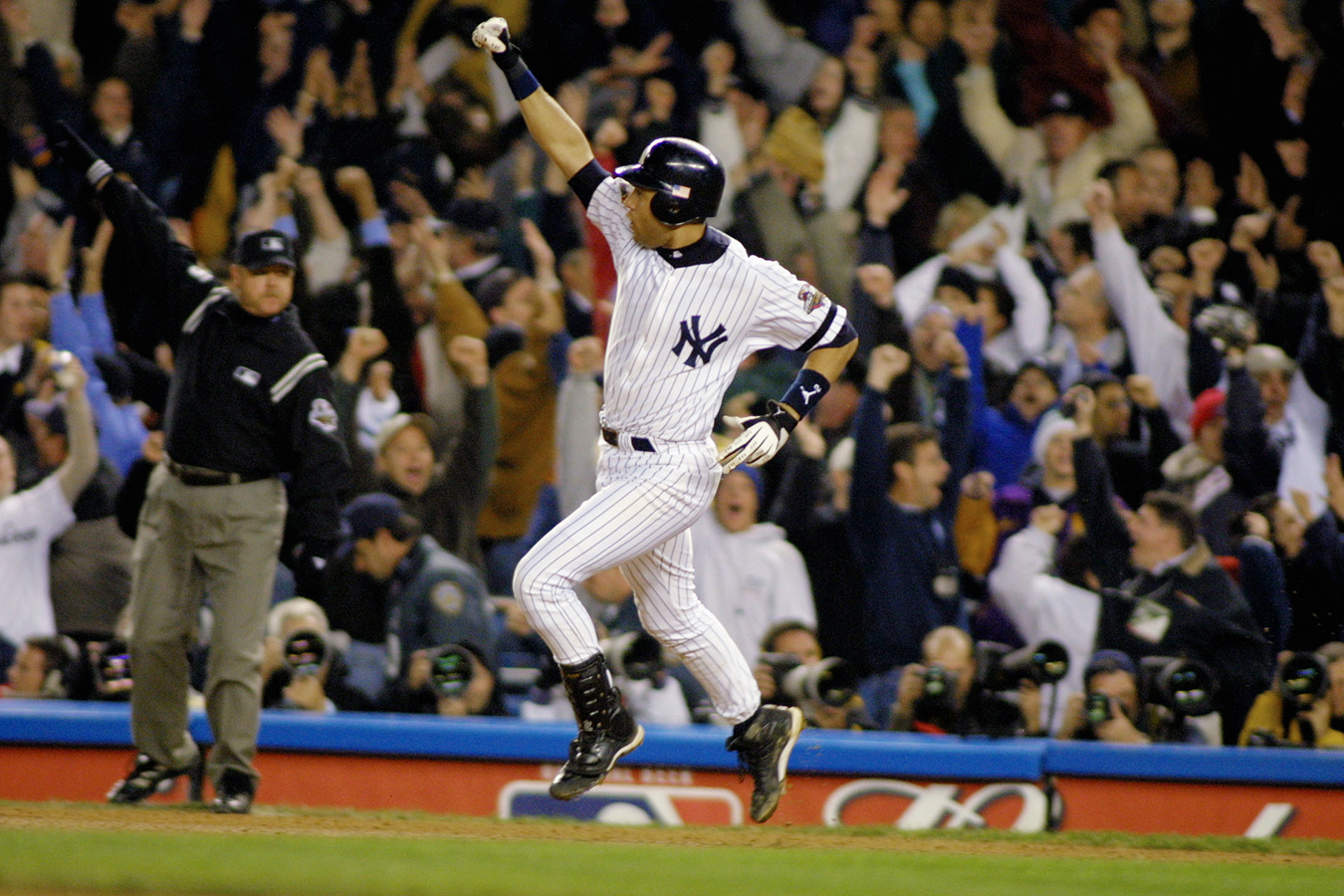 Derek Jeter 2001 World Series - HD Wallpaper 